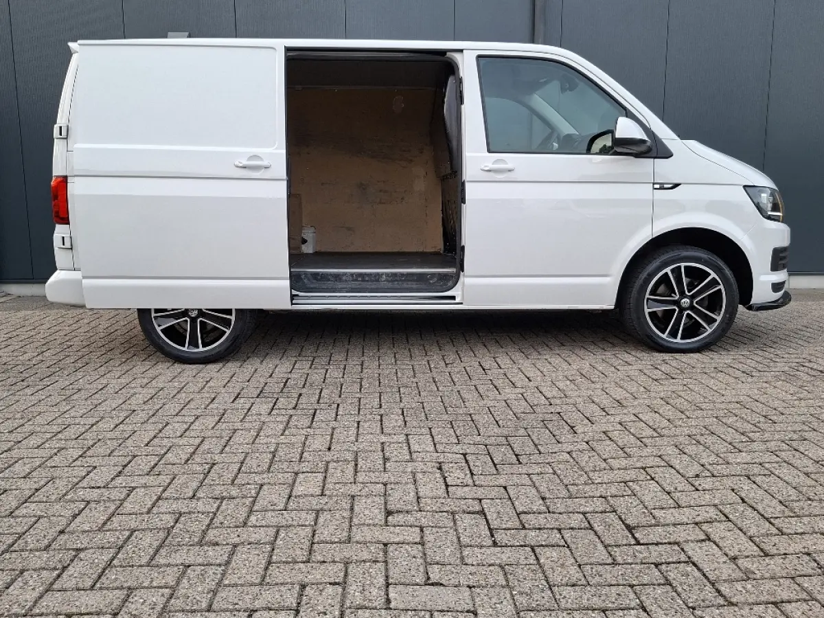 2.0 TDI L1H1 * Airco * Parkeersensoren * Cruise Control * 18 INCH WIELEN *