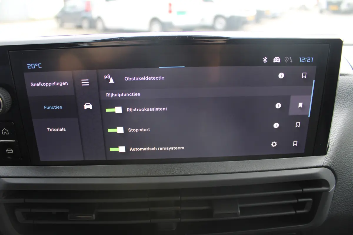 8 JAAR GARANTIE | CAMERA | 10" SCHERM + DRAADLOOS CARPLAY + NAVI | BETONPLEX LAADVLOER | 10" digitaal kleuren instrumentenpaneel | Airco | Cruise control