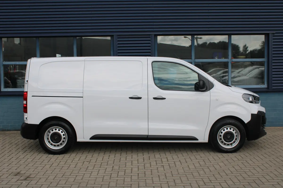 8 JAAR GARANTIE | CAMERA | 10" SCHERM + DRAADLOOS CARPLAY + NAVI | BETONPLEX LAADVLOER | 10" digitaal kleuren instrumentenpaneel | Airco | Cruise control