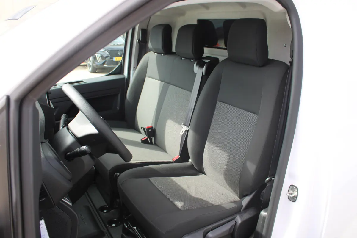 8 JAAR GARANTIE | CAMERA | 10" SCHERM + DRAADLOOS CARPLAY + NAVI | BETONPLEX LAADVLOER | 10" digitaal kleuren instrumentenpaneel | Airco | Cruise control