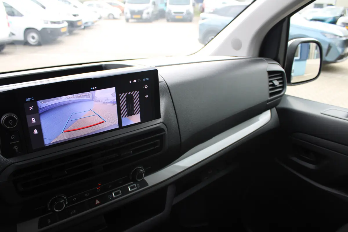 8 JAAR GARANTIE | CAMERA | 10" SCHERM + DRAADLOOS CARPLAY + NAVI | BETONPLEX LAADVLOER | 10" digitaal kleuren instrumentenpaneel | Airco | Cruise control