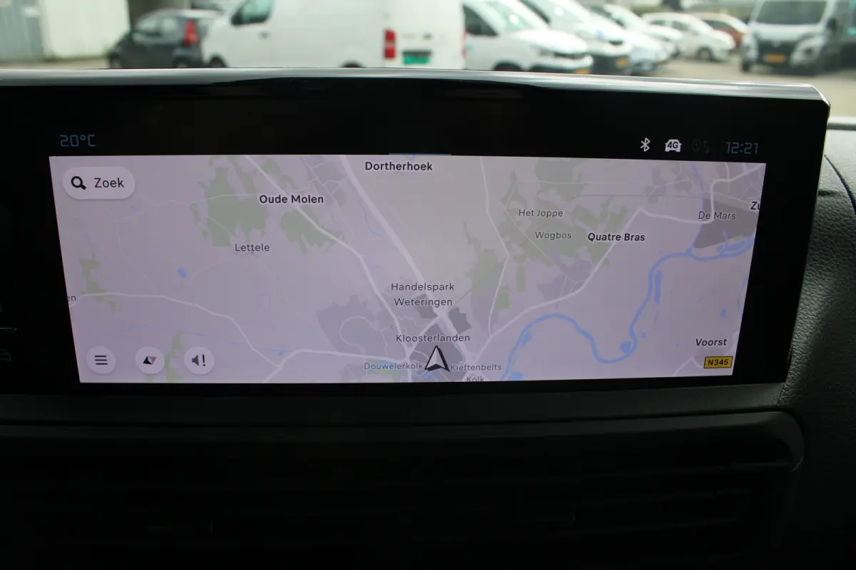 8 JAAR GARANTIE | CAMERA | 10" SCHERM + DRAADLOOS CARPLAY + NAVI | BETONPLEX LAADVLOER | 10" digitaal kleuren instrumentenpaneel | Airco | Cruise control
