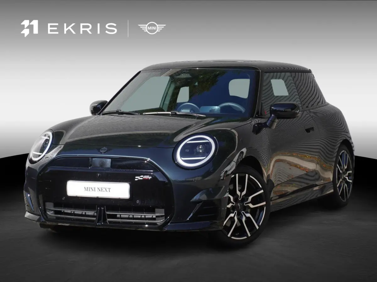 Cooper E John Cooper Works | Pakket XL | Glazen Panoramadak | Elektrisch verstelbare stoelen met massage | Harman Kardon | Head-Up Display | Stuur- & Stoelverwarming | Active Cruise Control 