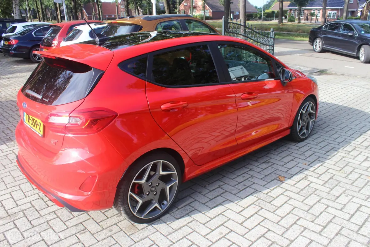 1.5 EcoBoost ST-3, 200pk, launch control, NAP