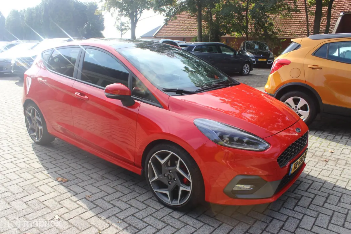 1.5 EcoBoost ST-3, 200pk, launch control, NAP