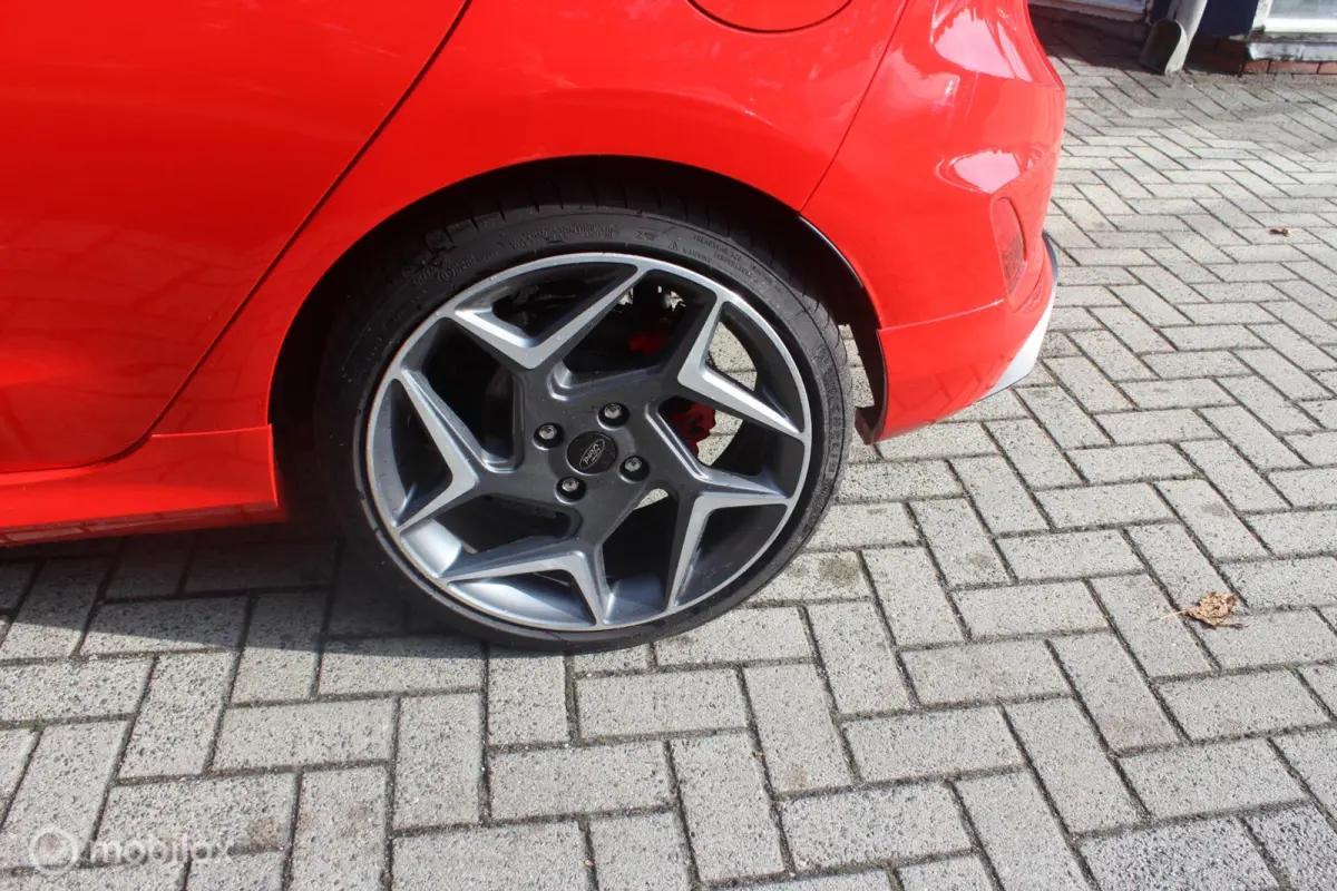 1.5 EcoBoost ST-3, 200pk, launch control, NAP