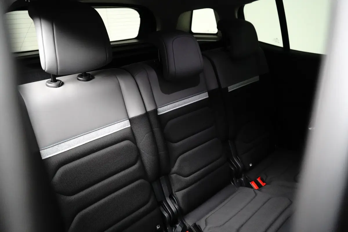 1.6 Plug-in Hybrid 225 Business Plus | Apple Carplay / Android Auto | Navigatie | Achteruitrij Camera | Climate Control | Achteruitrijcamera | Airco (automatisch) | Apple Carplay/Android Aut