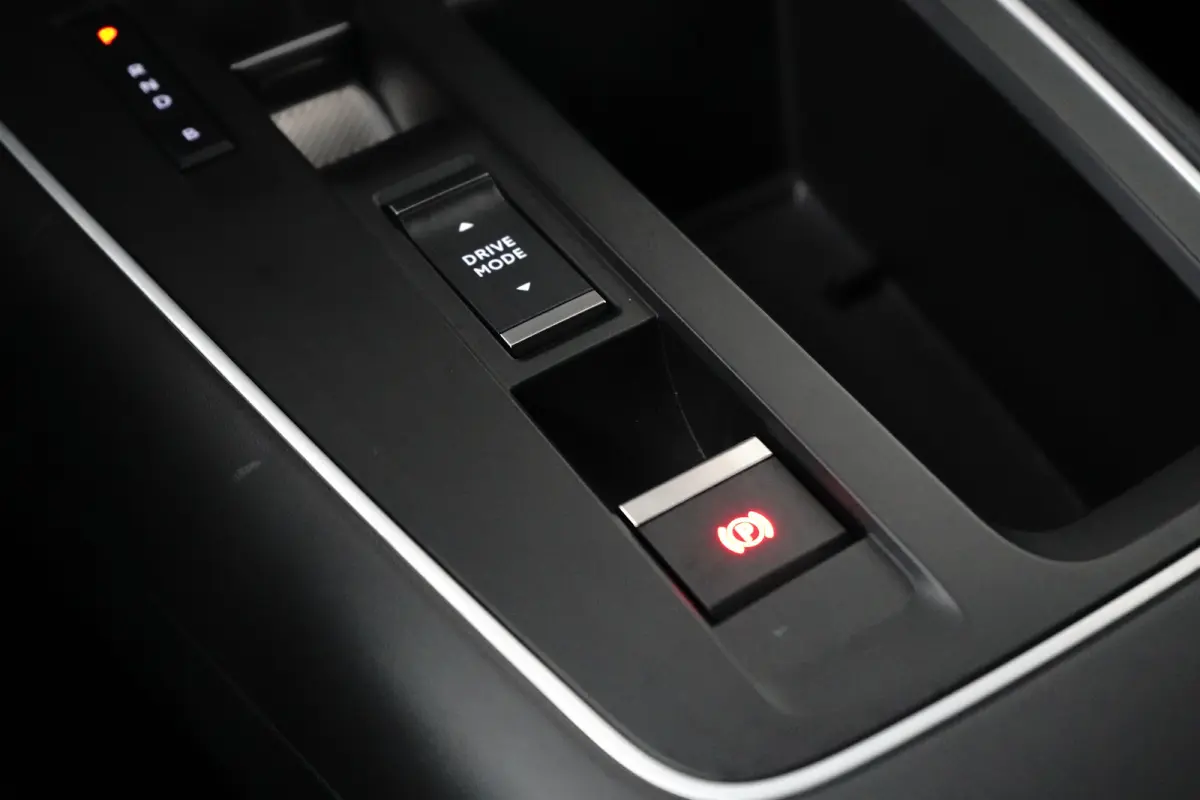1.6 Plug-in Hybrid 225 Business Plus | Apple Carplay / Android Auto | Navigatie | Achteruitrij Camera | Climate Control | Achteruitrijcamera | Airco (automatisch) | Apple Carplay/Android Aut