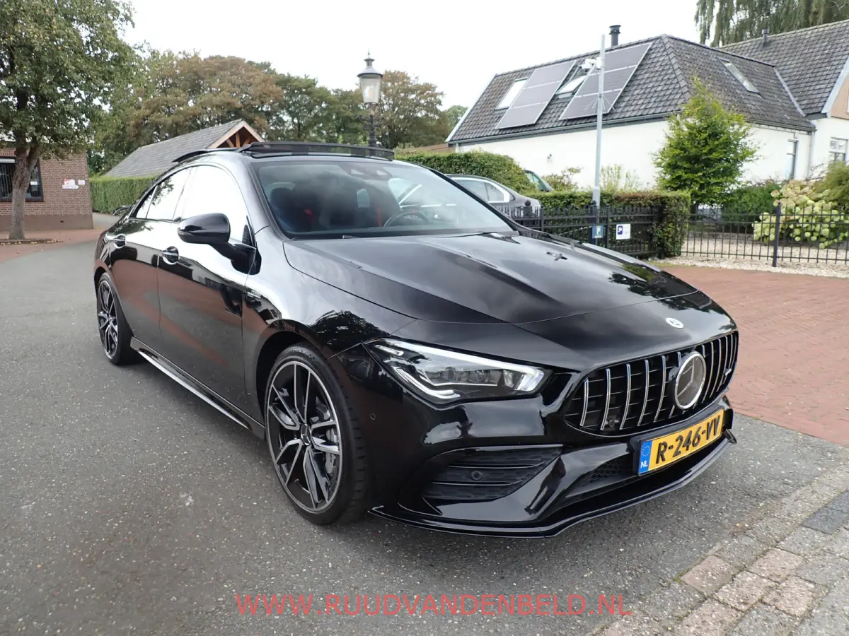 AMG 35 4MATIC Coupé / SFEERVERLICHTING / HEAD-UP / BURMESTER / CARPLAY / CAMERA
