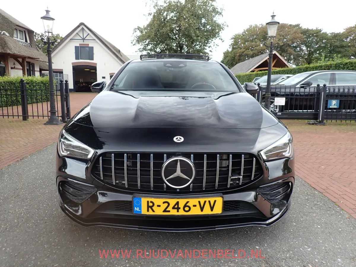 AMG 35 4MATIC Coupé / SFEERVERLICHTING / HEAD-UP / BURMESTER / CARPLAY / CAMERA