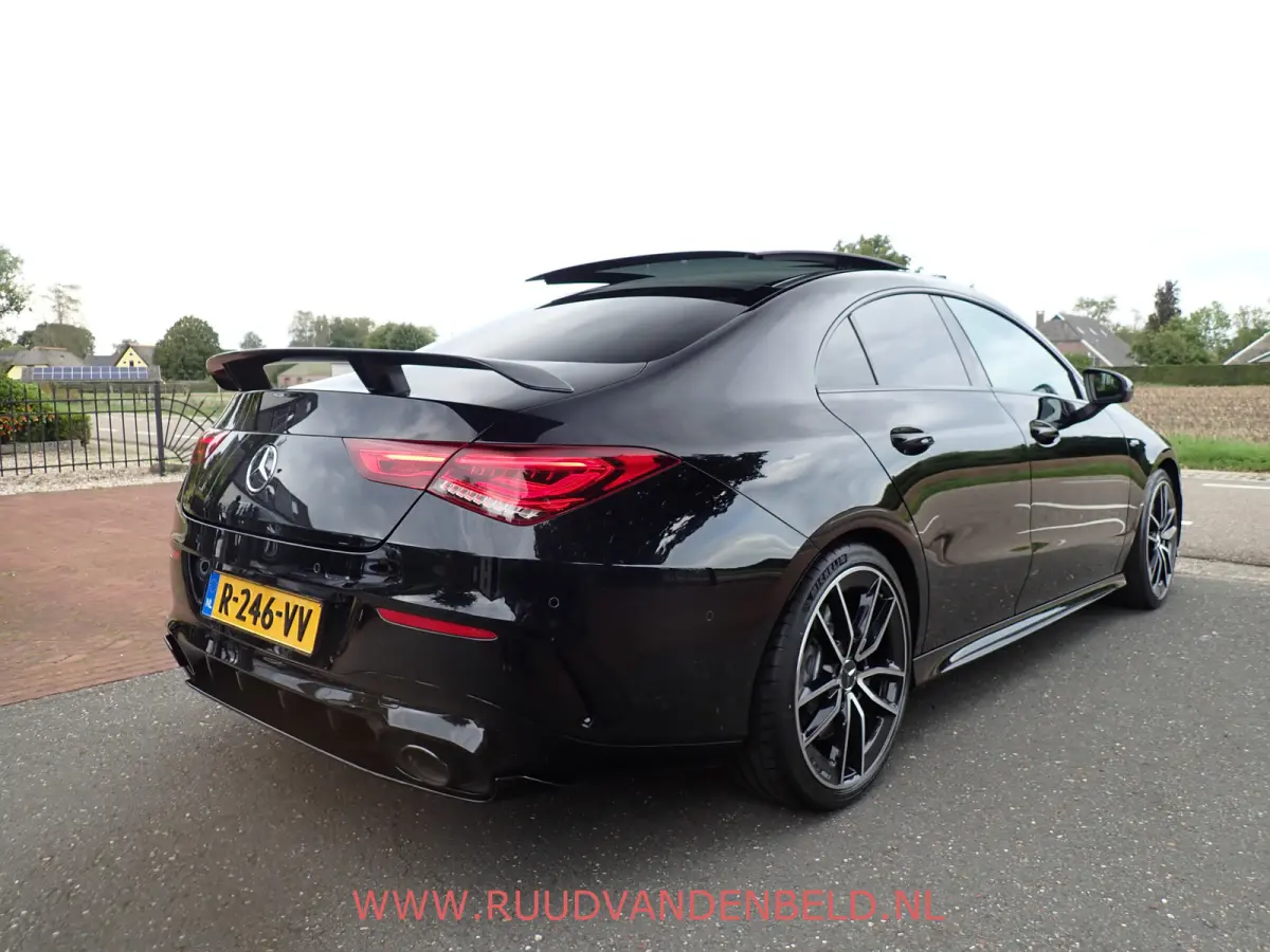 AMG 35 4MATIC Coupé / SFEERVERLICHTING / HEAD-UP / BURMESTER / CARPLAY / CAMERA