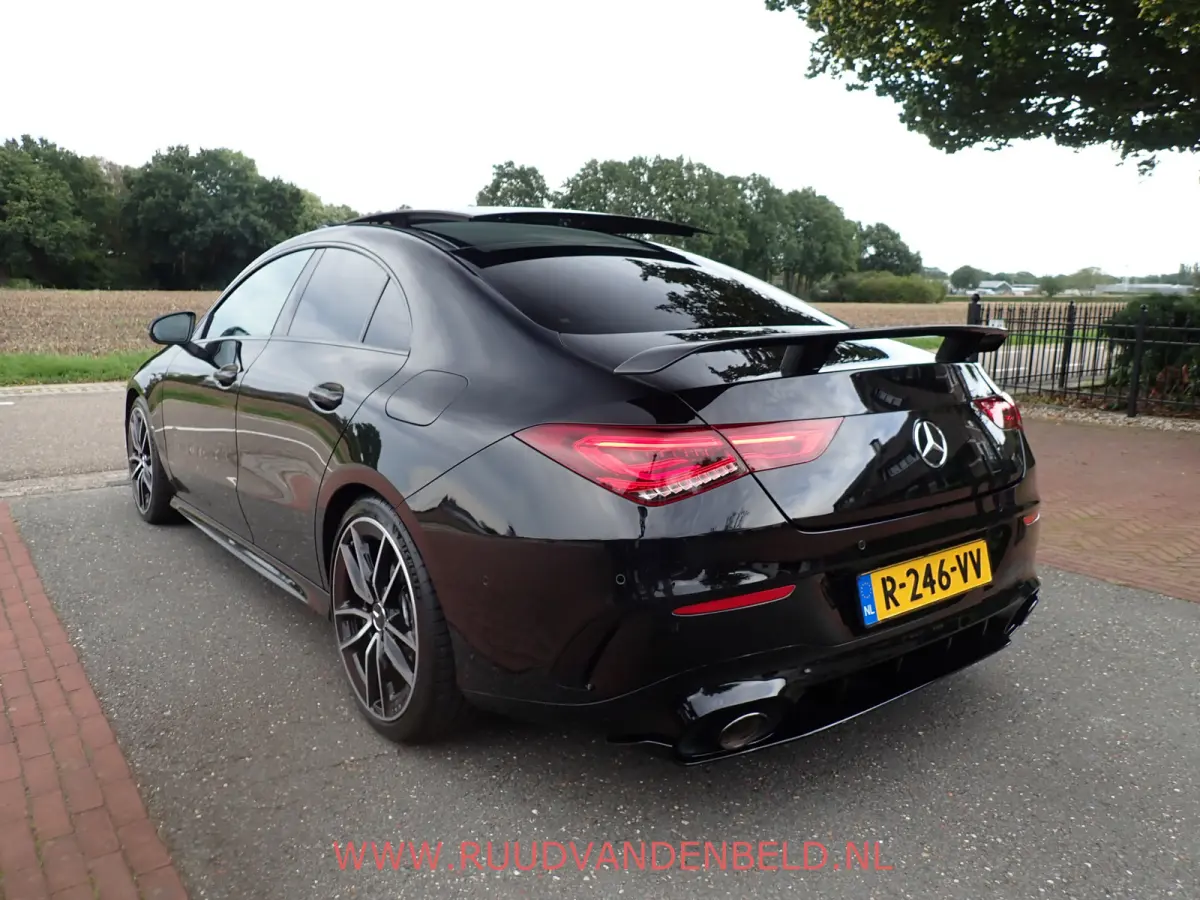 AMG 35 4MATIC Coupé / SFEERVERLICHTING / HEAD-UP / BURMESTER / CARPLAY / CAMERA