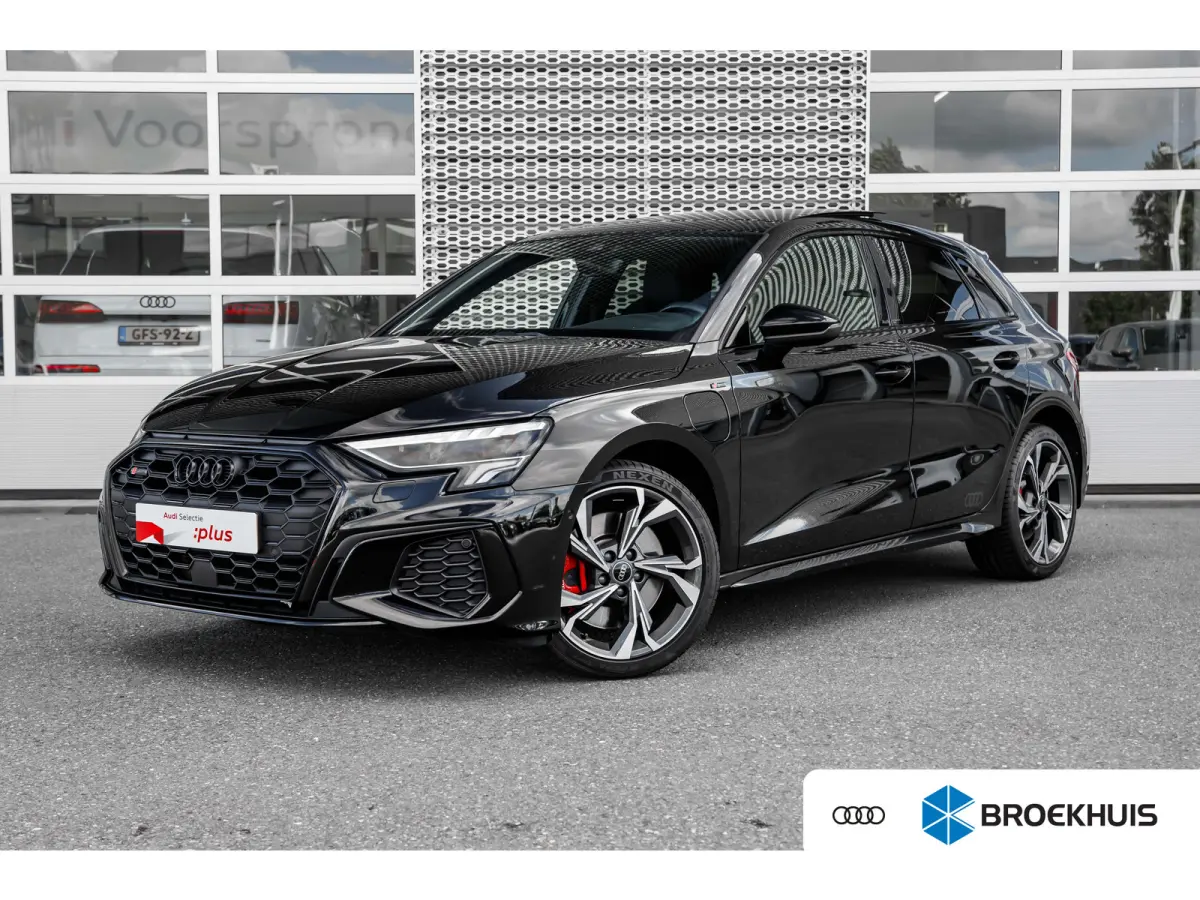 45 TFSI e S edition Competition | Panoramadak | Camera | Trekhaak | Stoelverwarming | 19" | | Achteruitrijcamera standaard | Alarm klasse 1(startblokkering) | Apple Carplay/Android Auto|tele