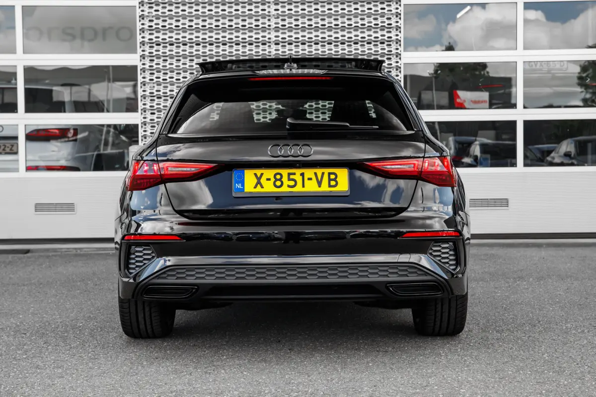 45 TFSI e S edition Competition | Panoramadak | Camera | Trekhaak | Stoelverwarming | 19" | | Achteruitrijcamera standaard | Alarm klasse 1(startblokkering) | Apple Carplay/Android Auto|tele