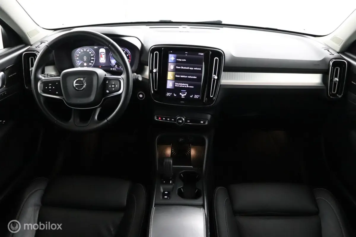 2.0 T5 AWD Intro Edition | Panoramadak | 360 Camera | Adaptive Cruise | Keyless | BLISS | Verwarmbare voorstoelen & Stuurwiel | Elektrische stoelen | Privacy Glass