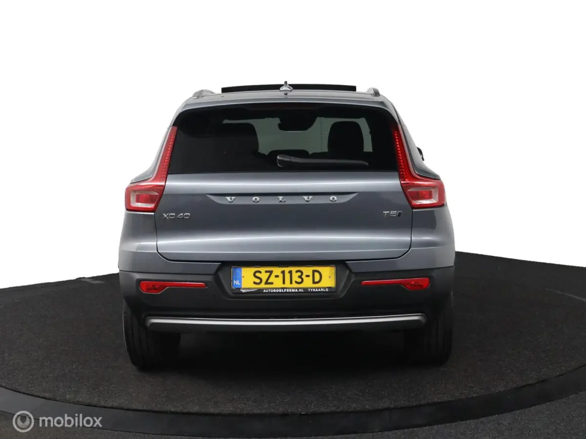 2.0 T5 AWD Intro Edition | Panoramadak | 360 Camera | Adaptive Cruise | Keyless | BLISS | Verwarmbare voorstoelen & Stuurwiel | Elektrische stoelen | Privacy Glass