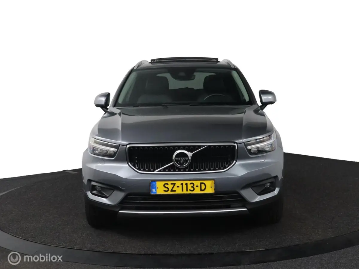 2.0 T5 AWD Intro Edition | Panoramadak | 360 Camera | Adaptive Cruise | Keyless | BLISS | Verwarmbare voorstoelen & Stuurwiel | Elektrische stoelen | Privacy Glass