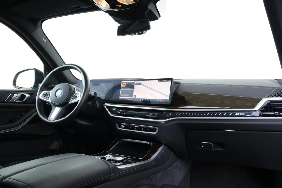 xDrive50e | Sport Pakket Pro | Panorama Dak Skylounge | Merino Leder | Driving Assistant professional | 22'' LM | Active Steering | Stoelventilatie | Stoelverwarming | Parking Assistant Prof