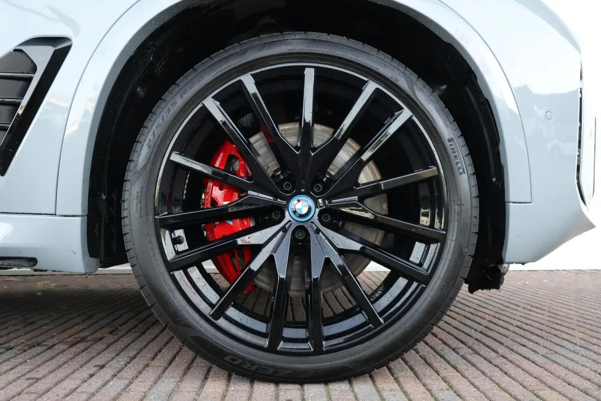 xDrive50e | Sport Pakket Pro | Panorama Dak Skylounge | Merino Leder | Driving Assistant professional | 22'' LM | Active Steering | Stoelventilatie | Stoelverwarming | Parking Assistant Prof