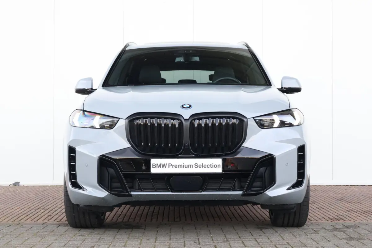 xDrive50e | Sport Pakket Pro | Panorama Dak Skylounge | Merino Leder | Driving Assistant professional | 22'' LM | Active Steering | Stoelventilatie | Stoelverwarming | Parking Assistant Prof