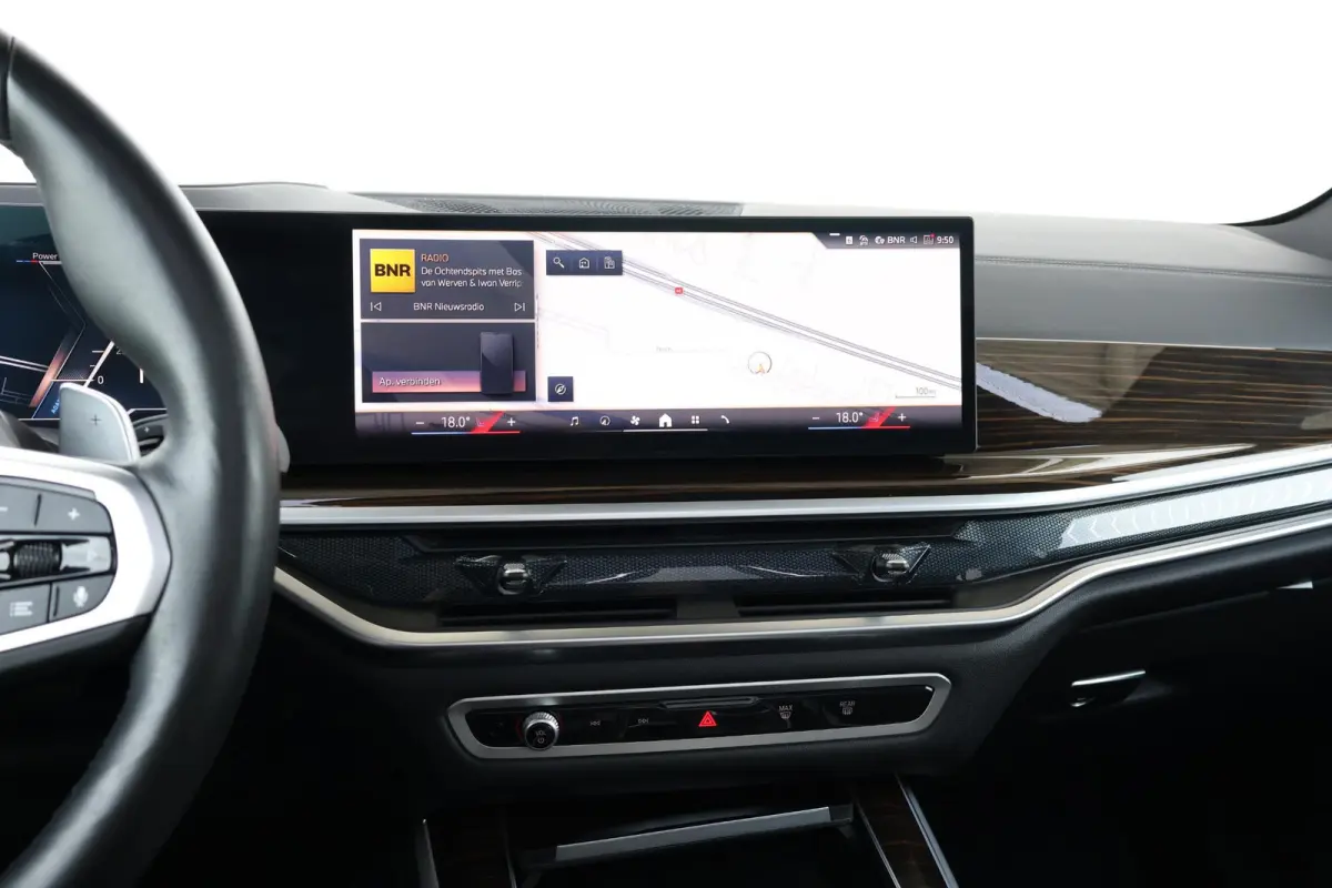 xDrive50e | Sport Pakket Pro | Panorama Dak Skylounge | Merino Leder | Driving Assistant professional | 22'' LM | Active Steering | Stoelventilatie | Stoelverwarming | Parking Assistant Prof