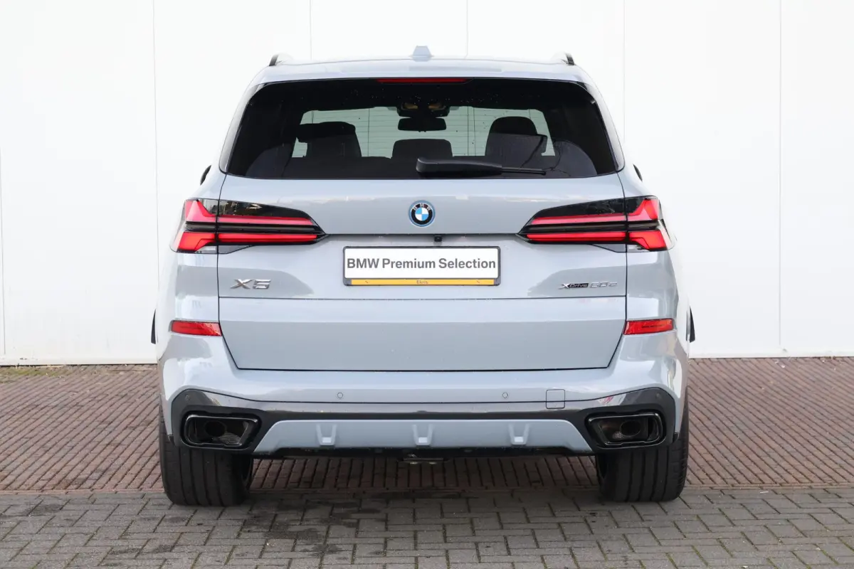 xDrive50e | Sport Pakket Pro | Panorama Dak Skylounge | Merino Leder | Driving Assistant professional | 22'' LM | Active Steering | Stoelventilatie | Stoelverwarming | Parking Assistant Prof