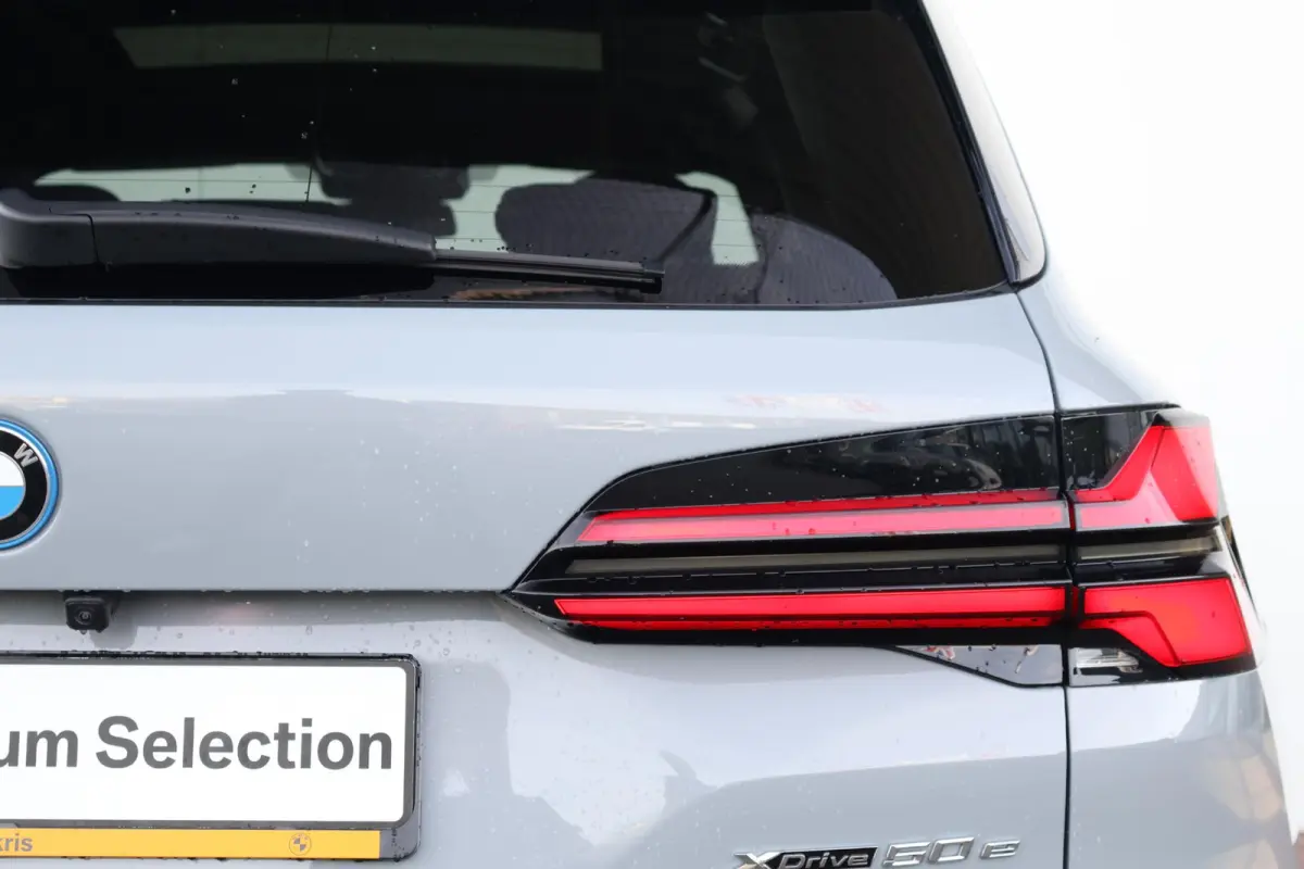 xDrive50e | Sport Pakket Pro | Panorama Dak Skylounge | Merino Leder | Driving Assistant professional | 22'' LM | Active Steering | Stoelventilatie | Stoelverwarming | Parking Assistant Prof