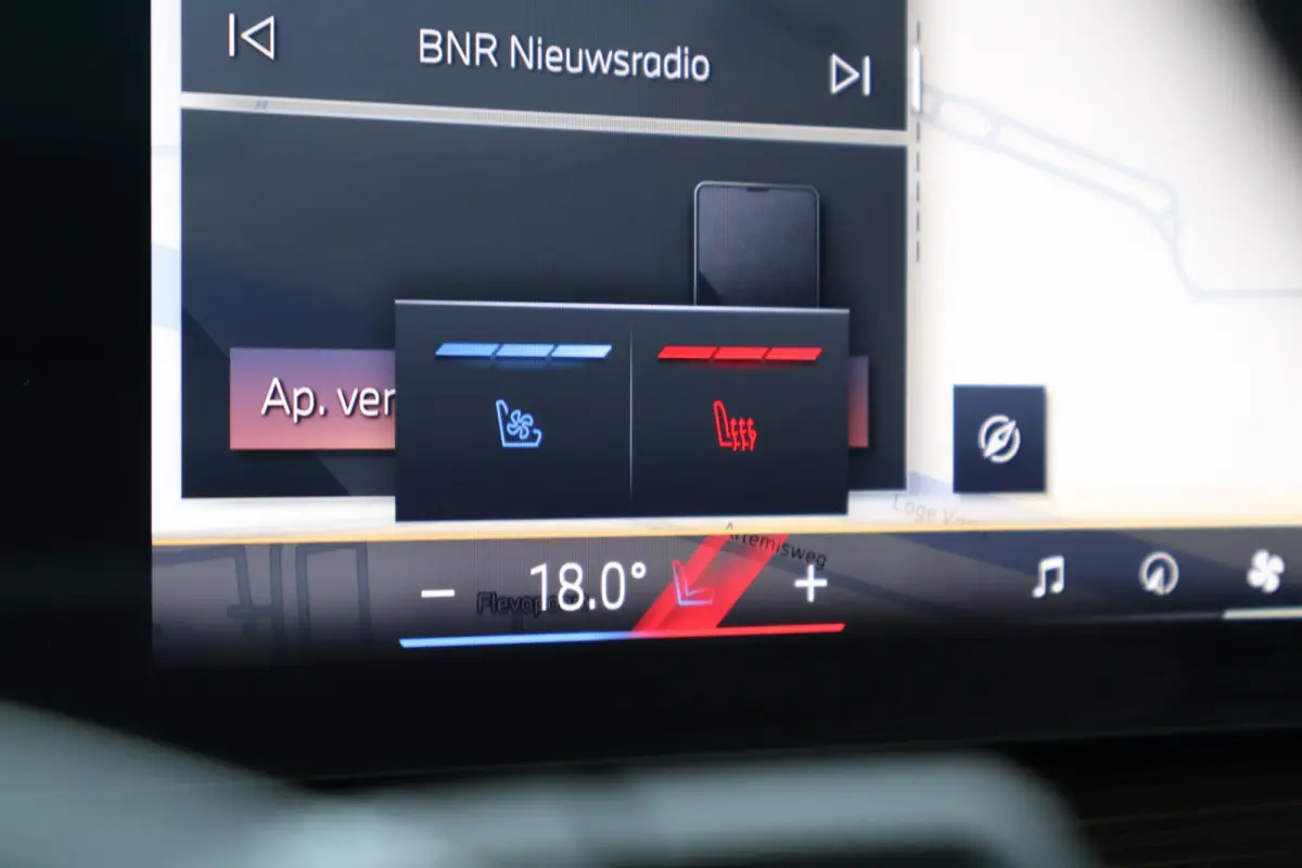 xDrive50e | Sport Pakket Pro | Panorama Dak Skylounge | Merino Leder | Driving Assistant professional | 22'' LM | Active Steering | Stoelventilatie | Stoelverwarming | Parking Assistant Prof
