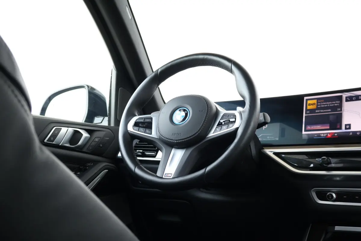 xDrive50e | Sport Pakket Pro | Panorama Dak Skylounge | Merino Leder | Driving Assistant professional | 22'' LM | Active Steering | Stoelventilatie | Stoelverwarming | Parking Assistant Prof