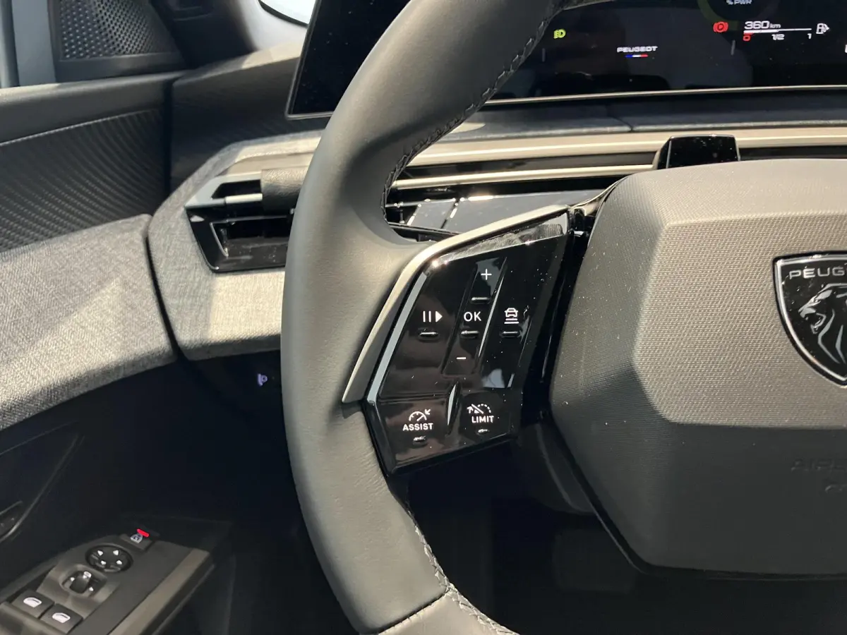 1.2 Hybrid 145 Allure | APPLE CARPLAY & ANDROID AUTO | 360 CAMERA | STOELVERWARMING | DEMO AUTO |