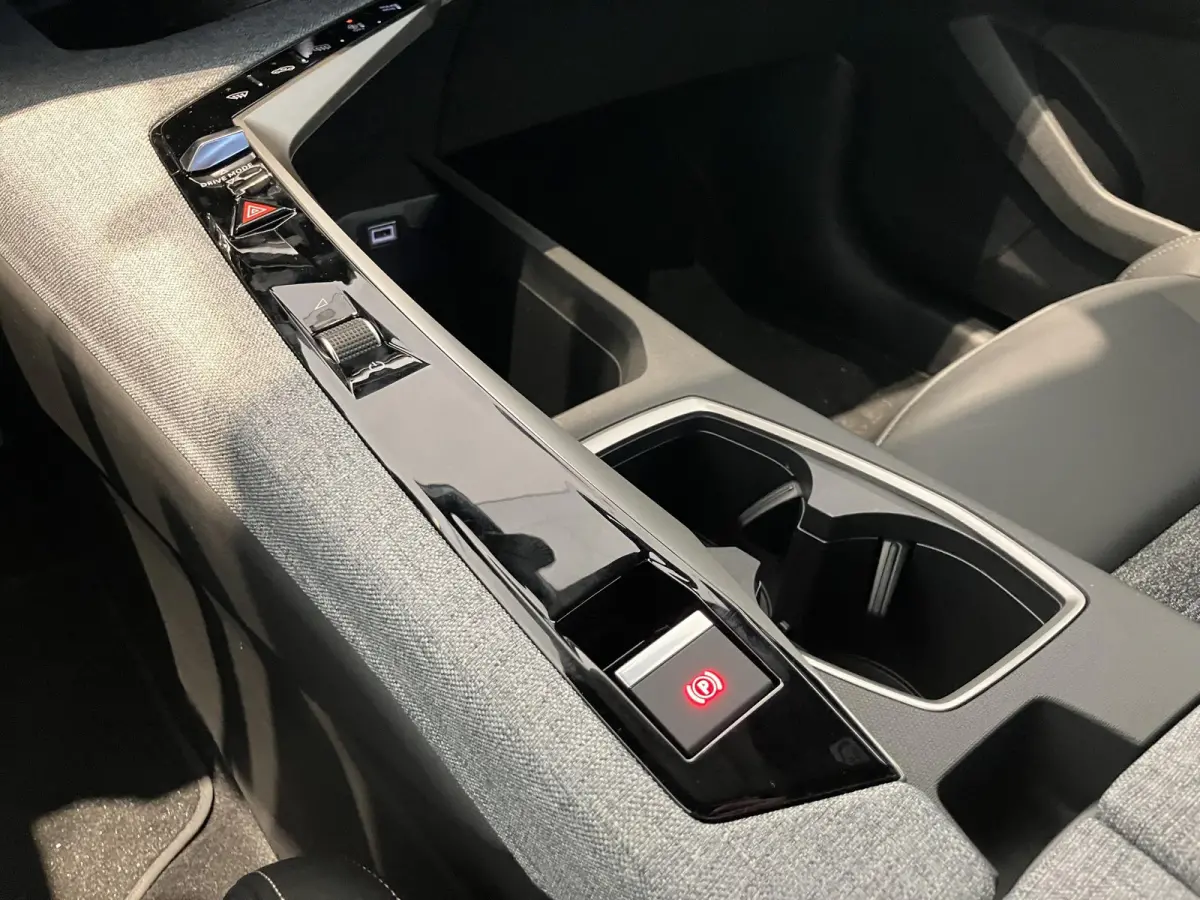 1.2 Hybrid 145 Allure | APPLE CARPLAY & ANDROID AUTO | 360 CAMERA | STOELVERWARMING | DEMO AUTO |