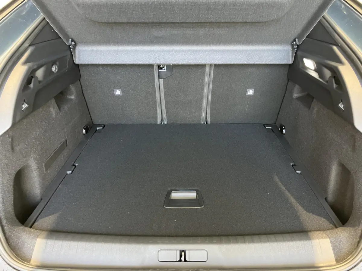 1.2 Hybrid 145 Allure | APPLE CARPLAY & ANDROID AUTO | 360 CAMERA | STOELVERWARMING | DEMO AUTO |