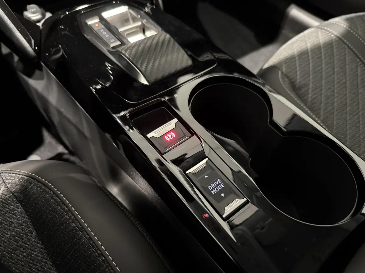 1.2 Hybrid 110 e-DCS6 Allure | APPLE CARPLAY & ANDROID AUTO | CAMERA | DEMO AUTO |