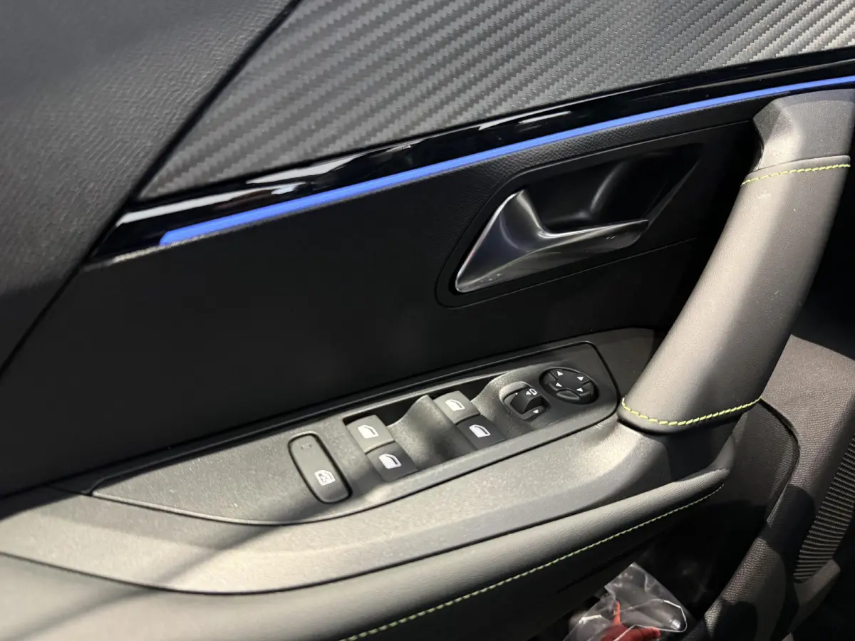 1.2 Hybrid 145 GT | APPLE CARPLAY & ANDROID AUTO | STOELVERWARMING | NAVI | ELEKTRISCHE STOELEN | AUTOMAAT |