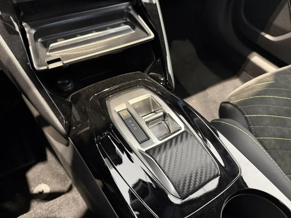 1.2 Hybrid 145 GT | APPLE CARPLAY & ANDROID AUTO | STOELVERWARMING | NAVI | ELEKTRISCHE STOELEN | AUTOMAAT |