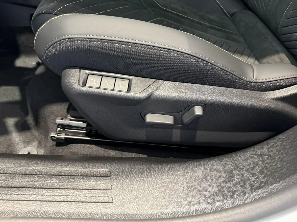 1.2 Hybrid 145 GT | APPLE CARPLAY & ANDROID AUTO | STOELVERWARMING | NAVI | ELEKTRISCHE STOELEN | AUTOMAAT |