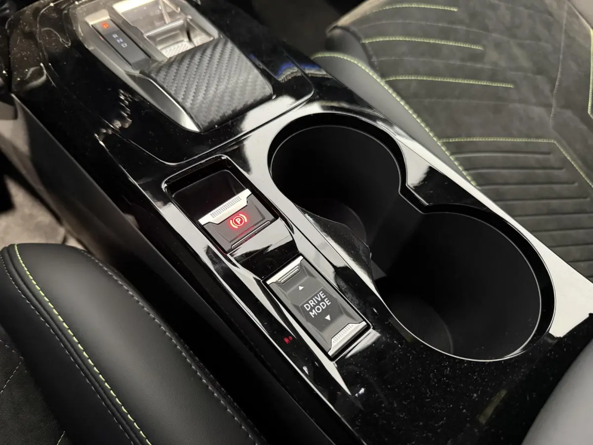 1.2 Hybrid 145 GT | APPLE CARPLAY & ANDROID AUTO | STOELVERWARMING | NAVI | ELEKTRISCHE STOELEN | AUTOMAAT |