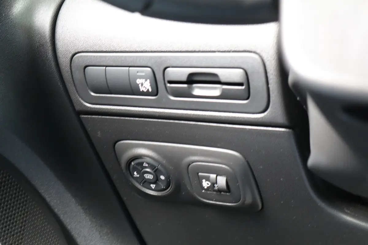 1.2 PureTech S&S Origins Pano / Navi / Head-up / Clima / Audio / Cruise