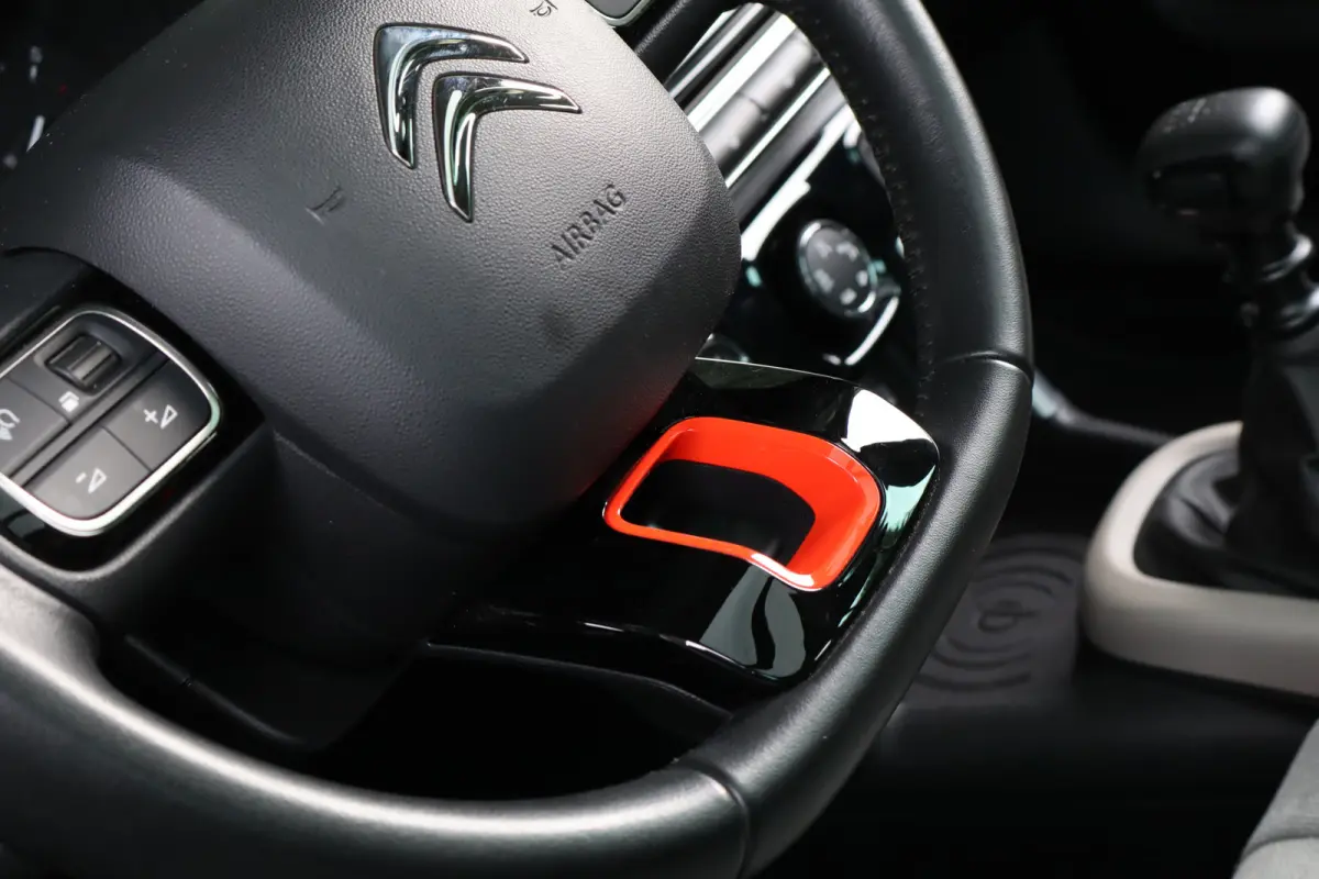 1.2 PureTech S&S Origins Pano / Navi / Head-up / Clima / Audio / Cruise