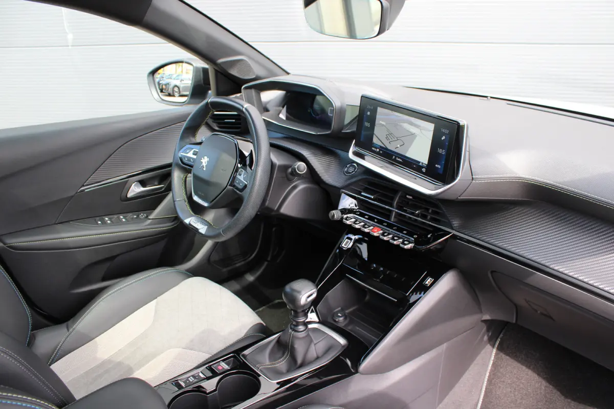 1.2 PureTech GT Pack | Navigatie | Camera | Panoramadak | Stoelverwarming | Full LED | Alcantara | 76.000km |