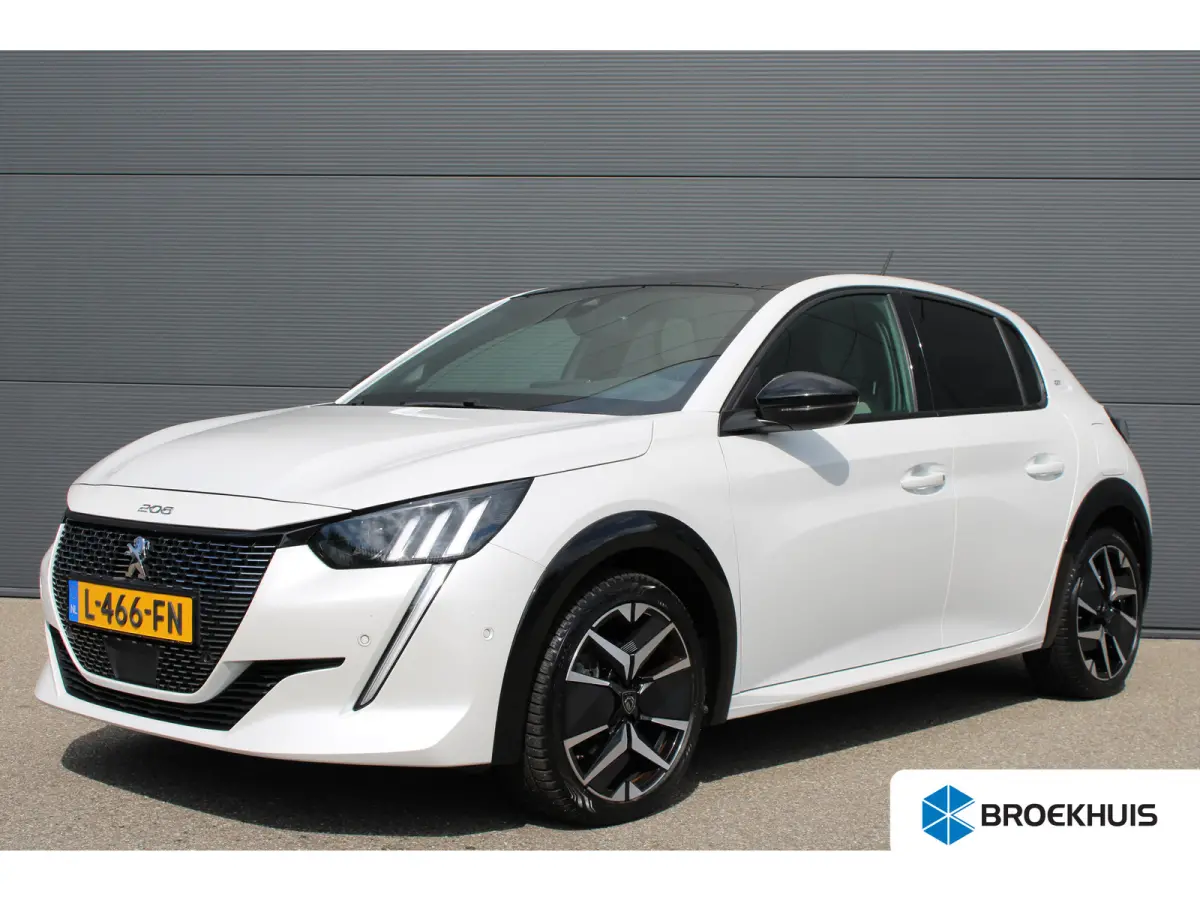 1.2 PureTech GT Pack | Navigatie | Camera | Panoramadak | Stoelverwarming | Full LED | Alcantara | 76.000km |