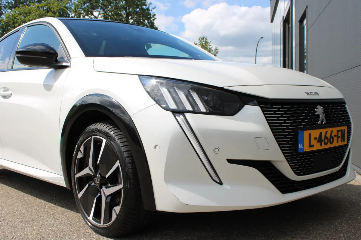 1.2 PureTech GT Pack | Navigatie | Camera | Panoramadak | Stoelverwarming | Full LED | Alcantara | 76.000km |