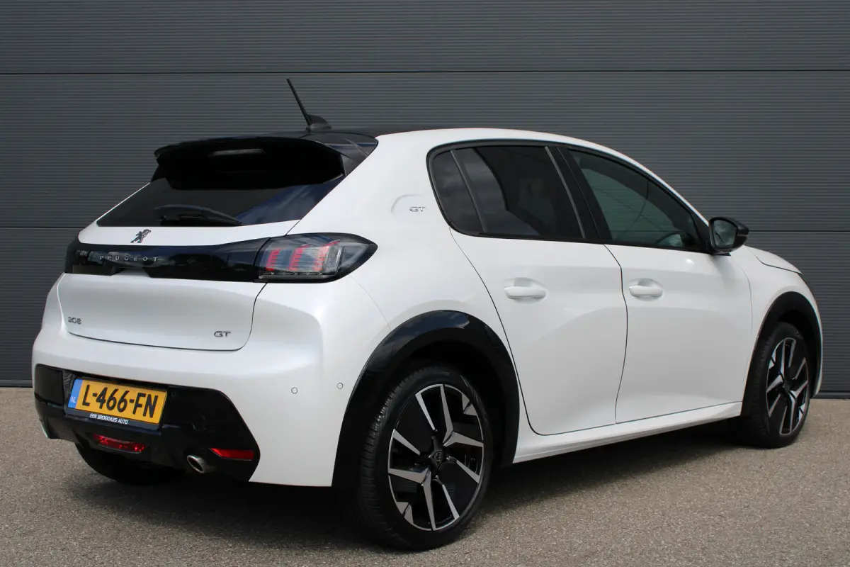 1.2 PureTech GT Pack | Navigatie | Camera | Panoramadak | Stoelverwarming | Full LED | Alcantara | 76.000km |