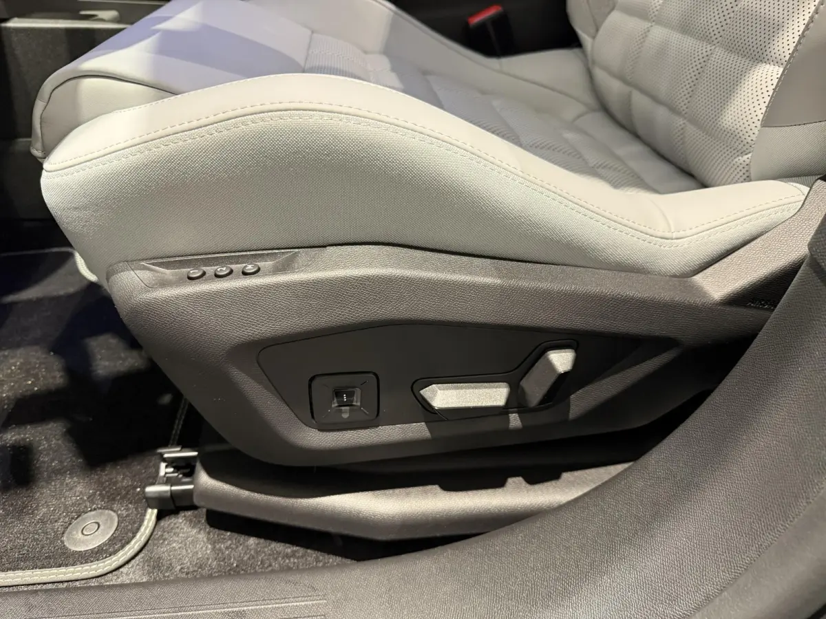Max Comfort Range 74 kWh l Camera l AGR stoelen l Stoelverwarming l DIRECT LEVERBAAR !!!
