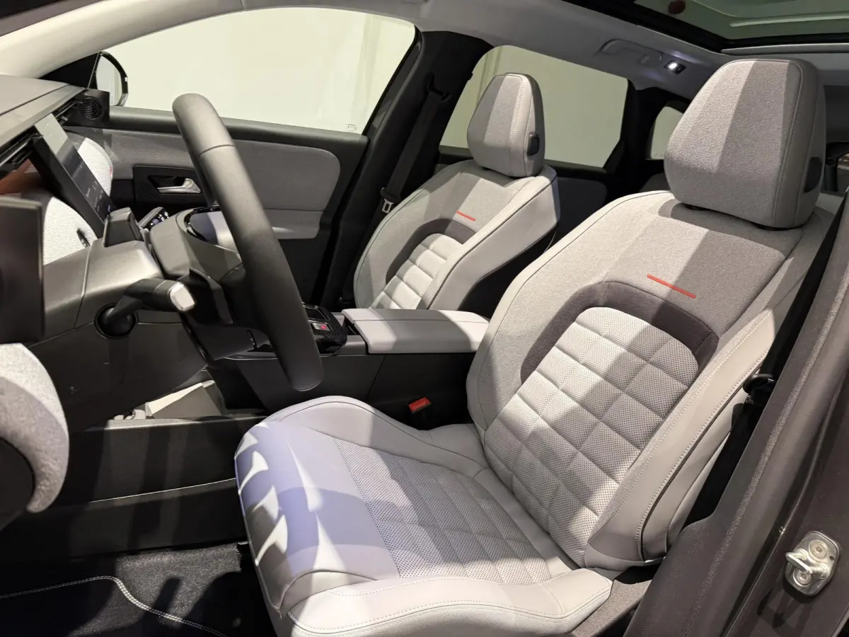 Max Comfort Range 74 kWh l Camera l AGR stoelen l Stoelverwarming l DIRECT LEVERBAAR !!!