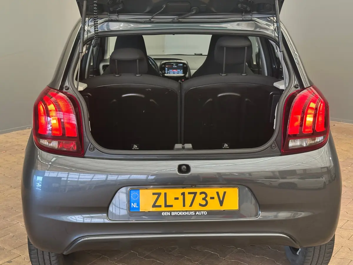 1.0 e-VTi Blue Lease Executive Climate Control | Camera | Bluetooth | 15" Lichtmetaal | 5-deurs | Chroom | Airco | Achteruitrijcamera | Centrale deurvergrendeling met afstandsbediening | Dim