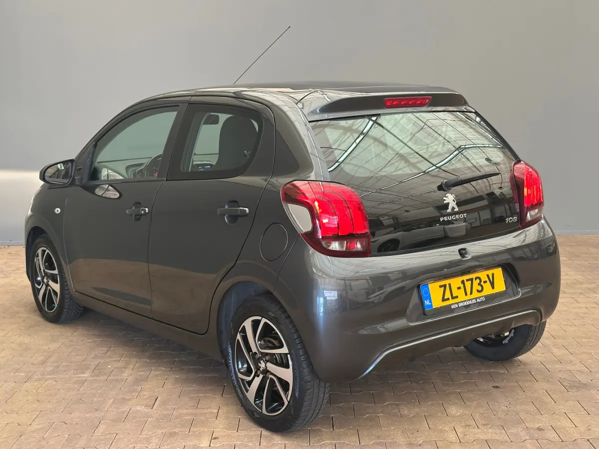 1.0 e-VTi Blue Lease Executive Climate Control | Camera | Bluetooth | 15" Lichtmetaal | 5-deurs | Chroom | Airco | Achteruitrijcamera | Centrale deurvergrendeling met afstandsbediening | Dim