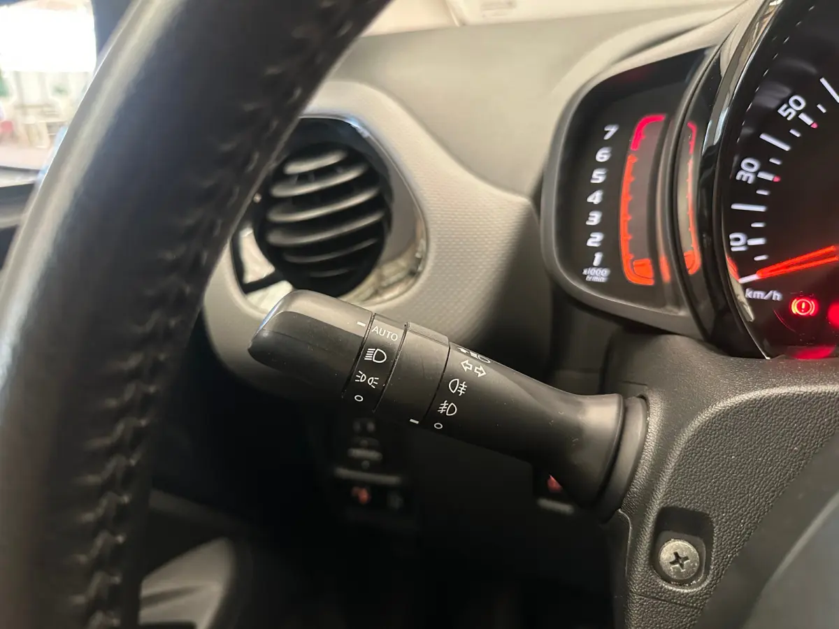 1.0 e-VTi Blue Lease Executive Climate Control | Camera | Bluetooth | 15" Lichtmetaal | 5-deurs | Chroom | Airco | Achteruitrijcamera | Centrale deurvergrendeling met afstandsbediening | Dim