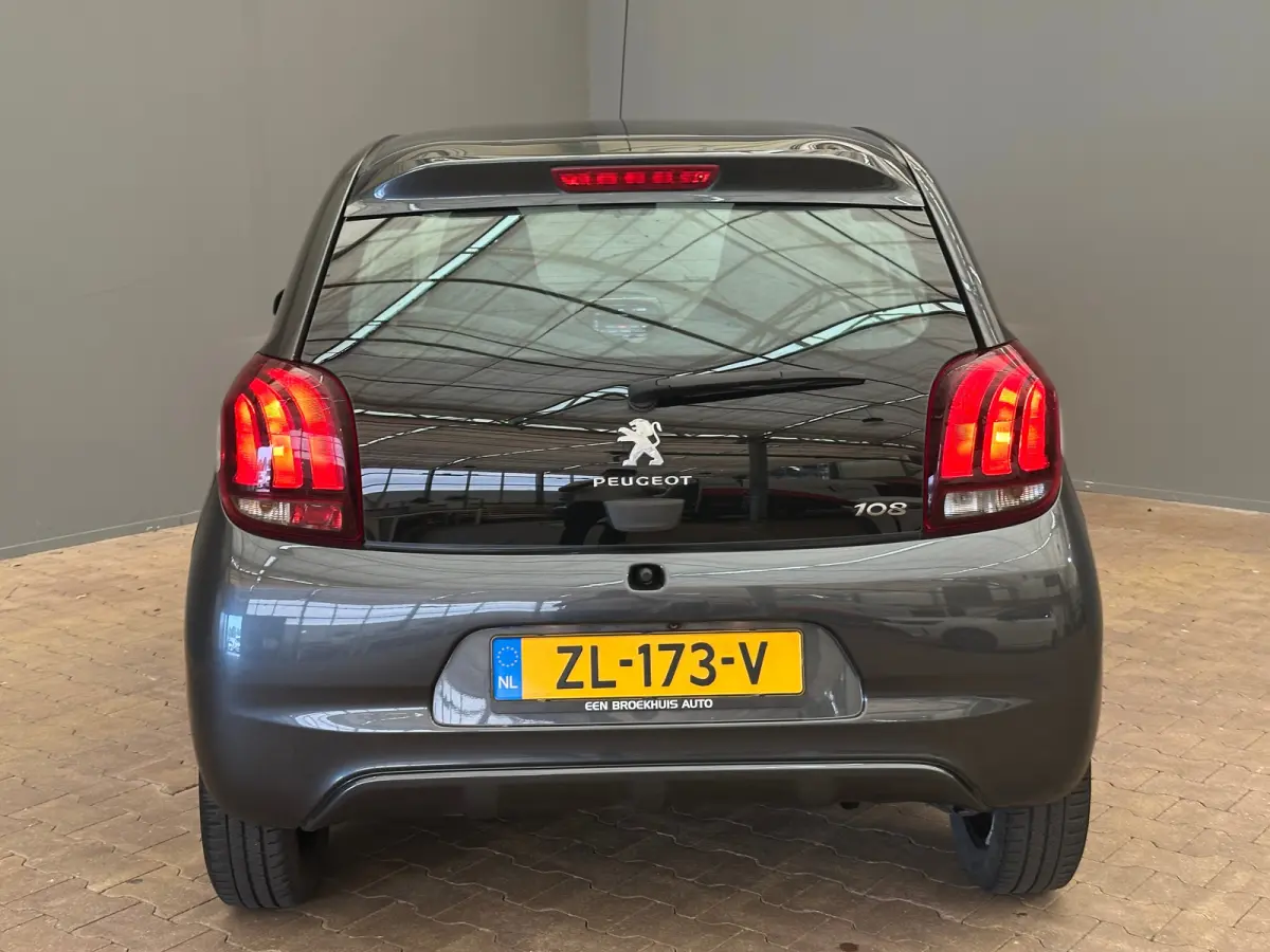 1.0 e-VTi Blue Lease Executive Climate Control | Camera | Bluetooth | 15" Lichtmetaal | 5-deurs | Chroom | Airco | Achteruitrijcamera | Centrale deurvergrendeling met afstandsbediening | Dim