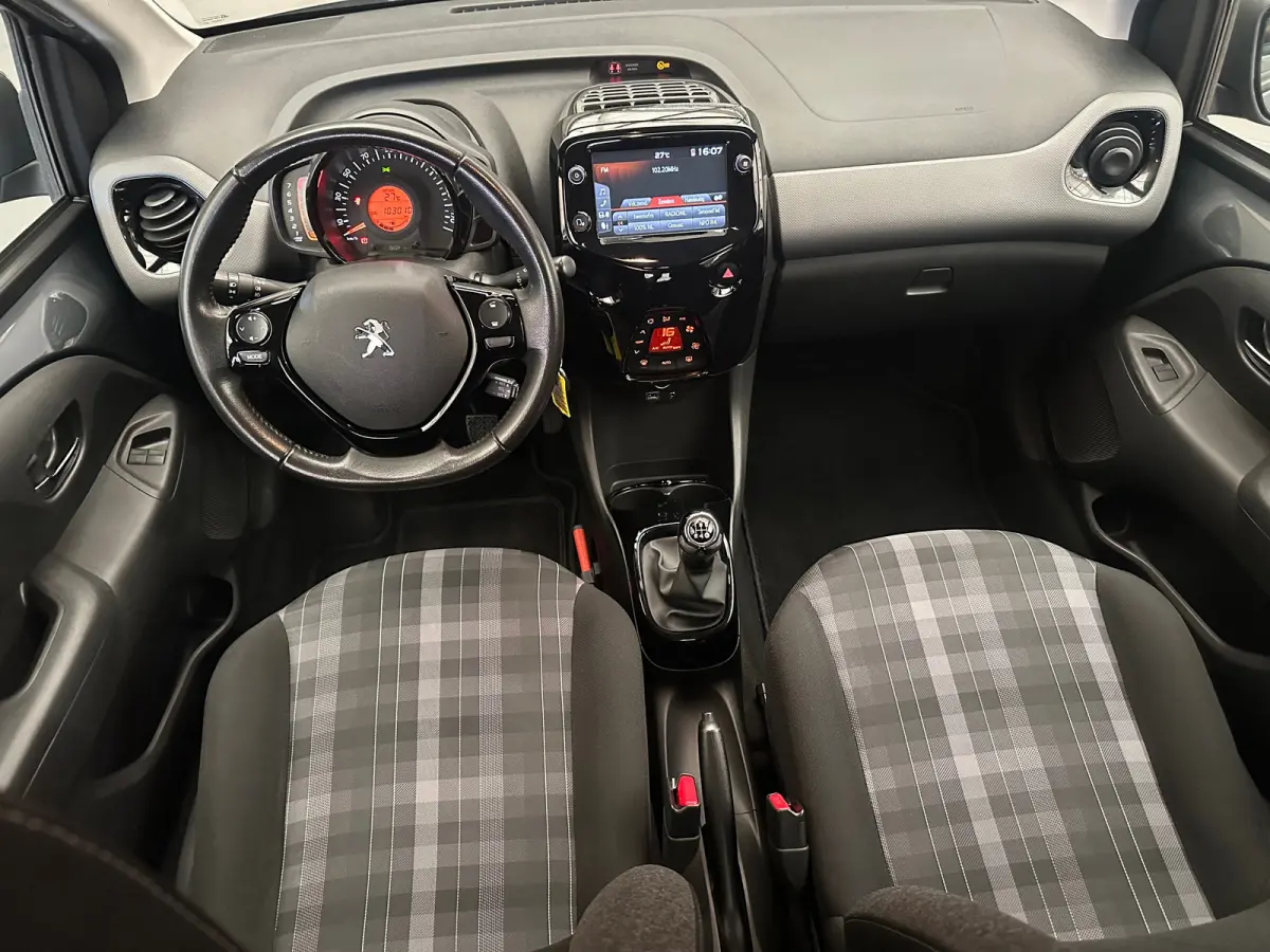 1.0 e-VTi Blue Lease Executive Climate Control | Camera | Bluetooth | 15" Lichtmetaal | 5-deurs | Chroom | Airco | Achteruitrijcamera | Centrale deurvergrendeling met afstandsbediening | Dim